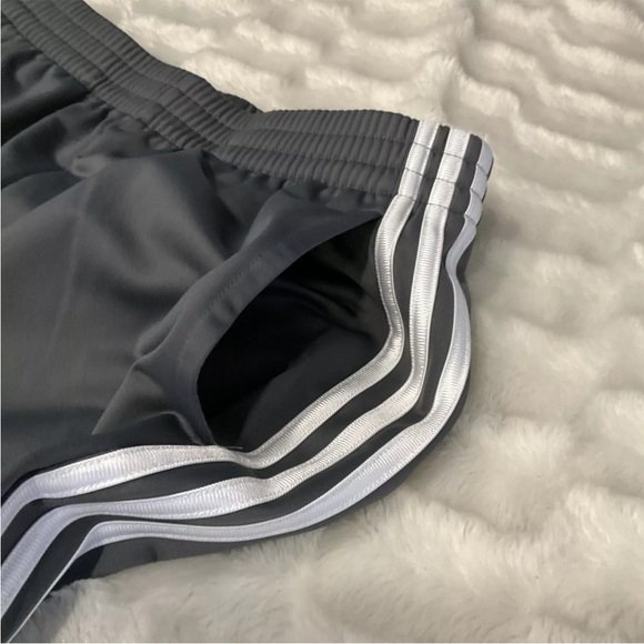 ADIDAS Young Men’s Athletic Gray 3 Stripe Pants Size 18/20 XL - Picture 6 of 11